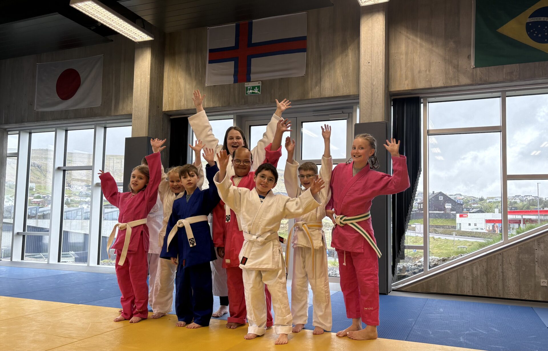 Summarskeið í para-judo gevur børnum trygga byrjan í felagsítrótti