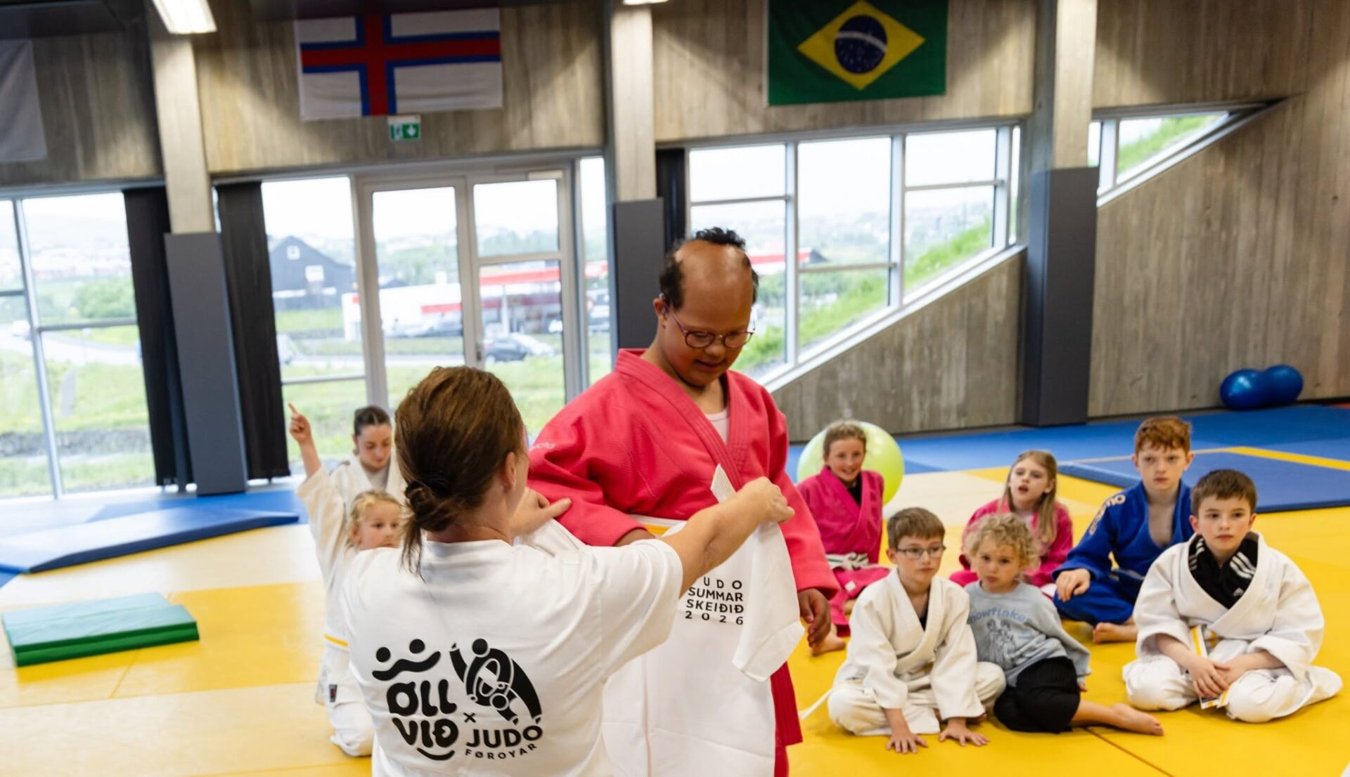 Grein hjá evropeiska judosambandinum setur sjóneykuna á tiltakið hjá judo føroyar og øll við
